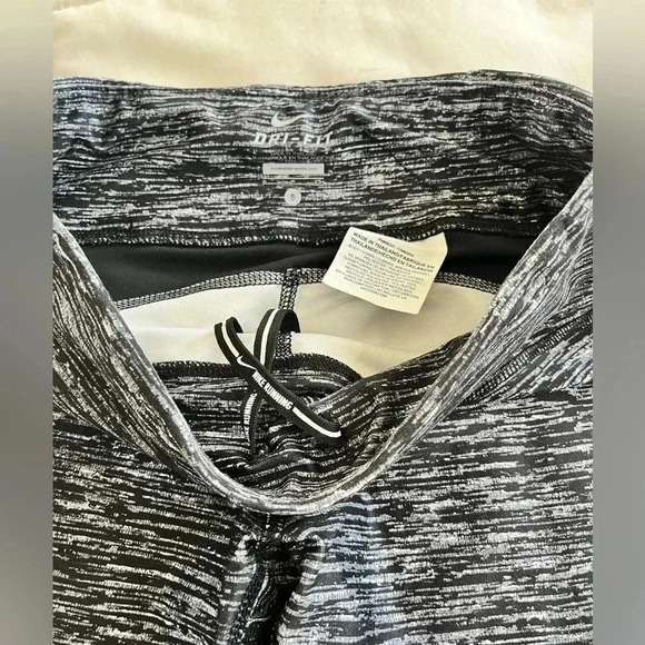 Nike Dri-Fit Running Tights Printed Training Racer Crop - Picture 2 of 6